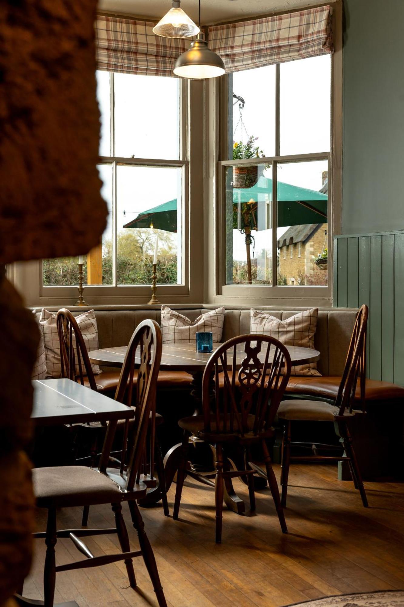 The Olde Coach House Inn Ashby Saint Ledgers Buitenkant foto