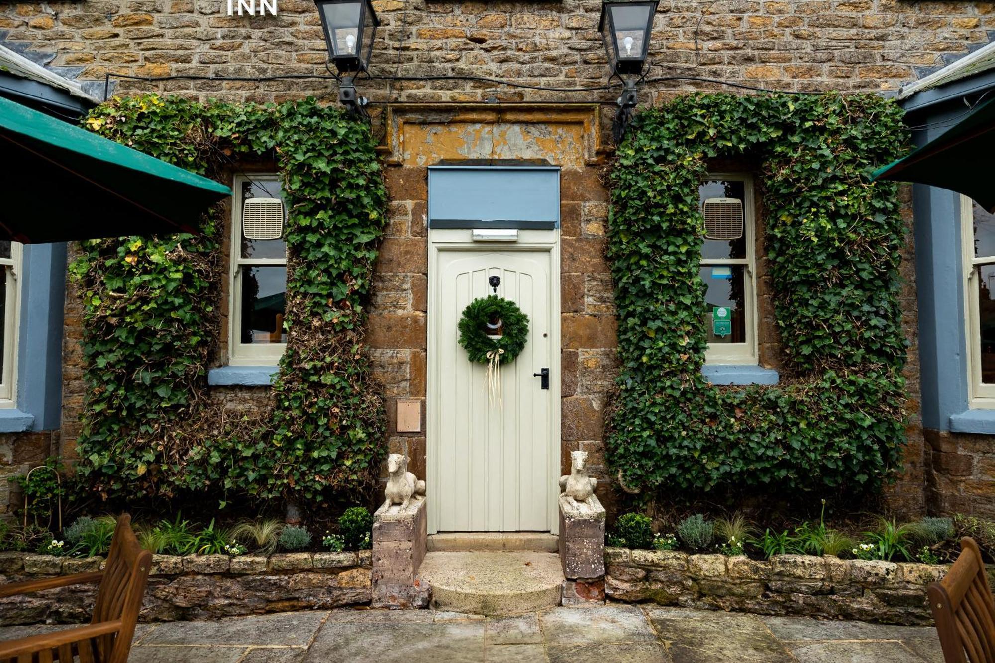 The Olde Coach House Inn Ashby Saint Ledgers Buitenkant foto