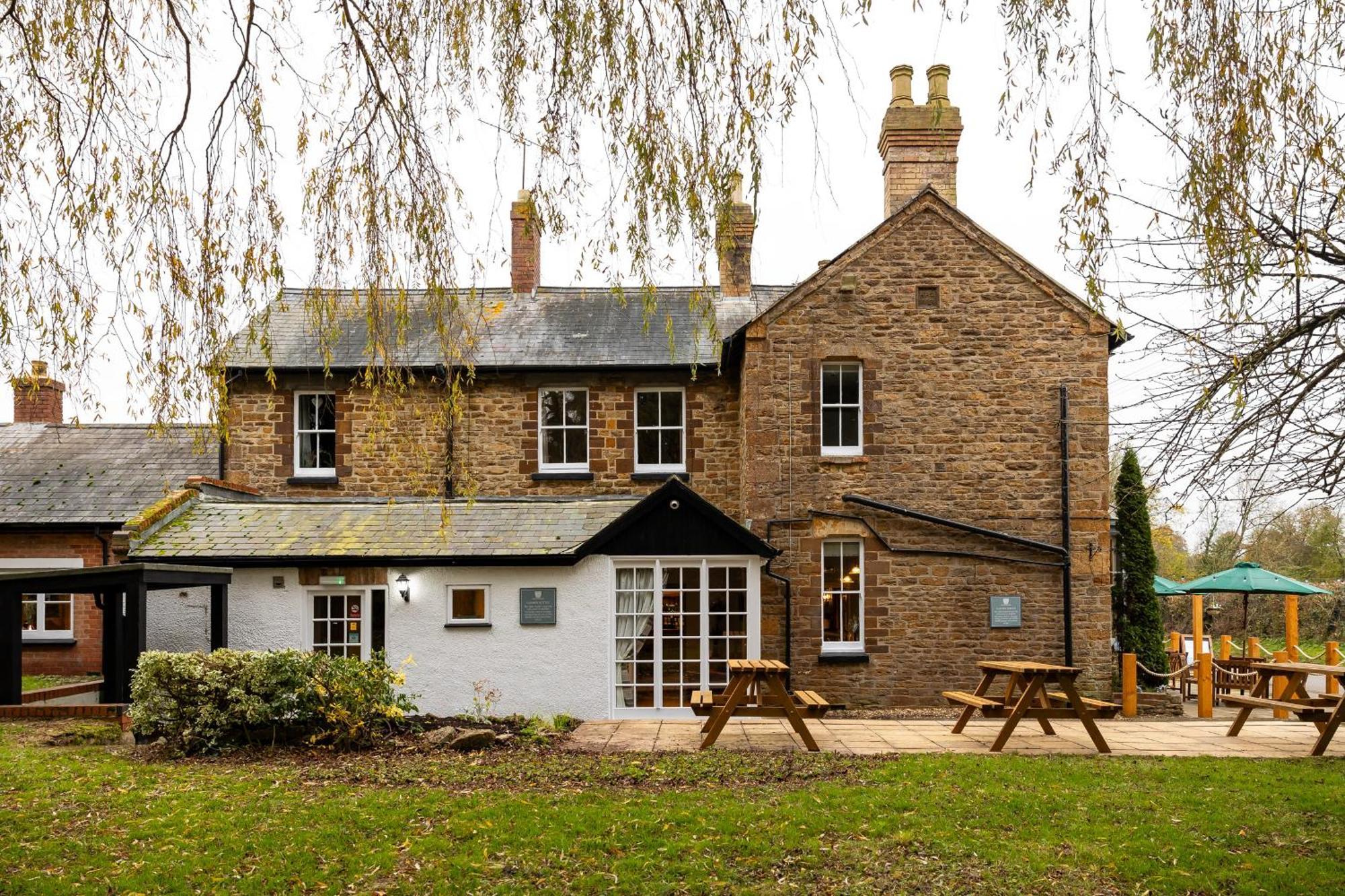 The Olde Coach House Inn Ashby Saint Ledgers Buitenkant foto