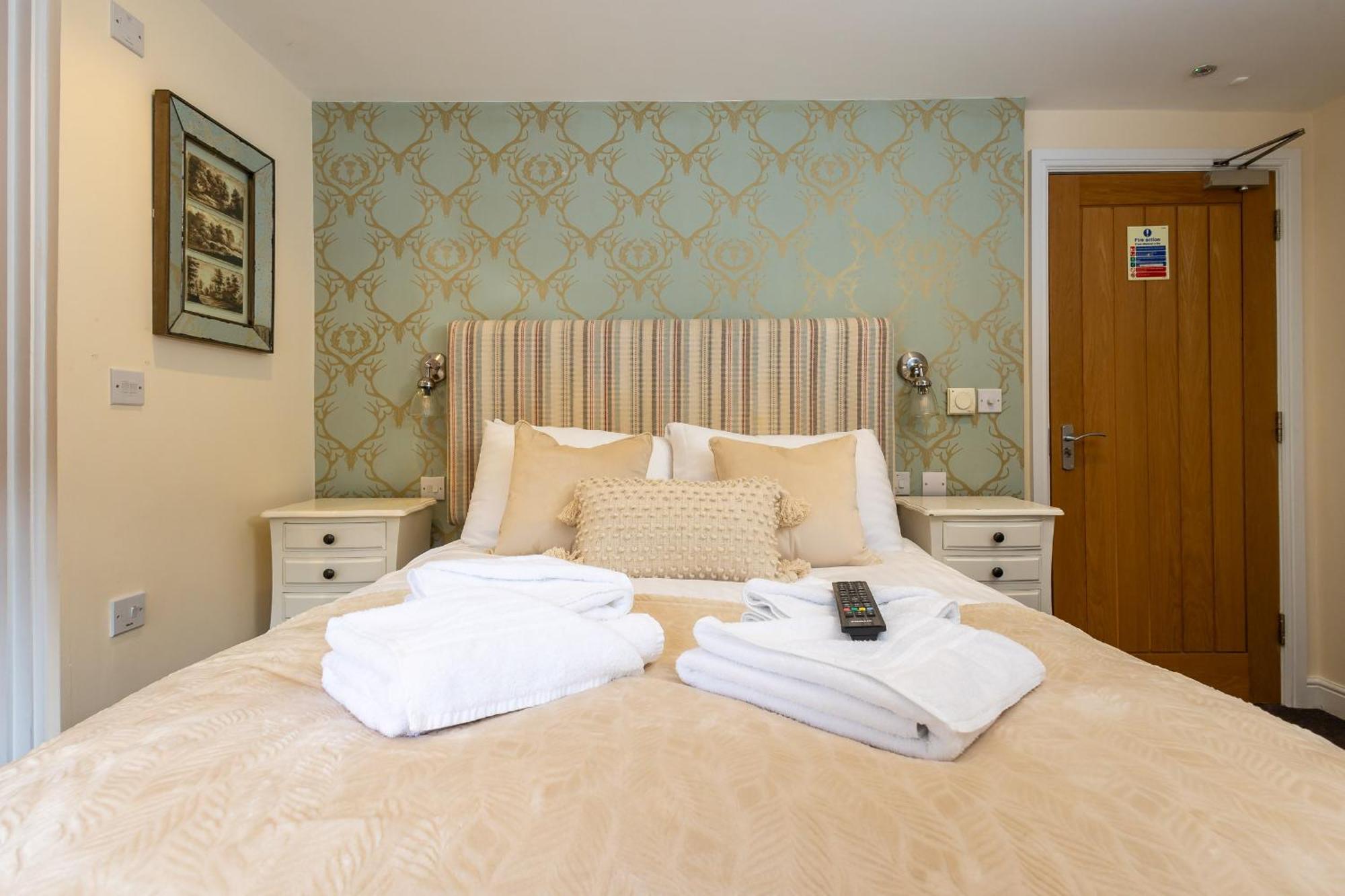The Olde Coach House Inn Ashby Saint Ledgers Buitenkant foto