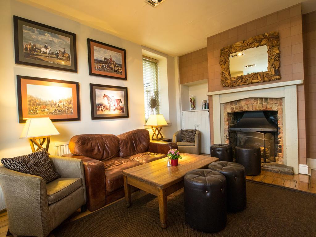 The Olde Coach House Inn Ashby Saint Ledgers Buitenkant foto