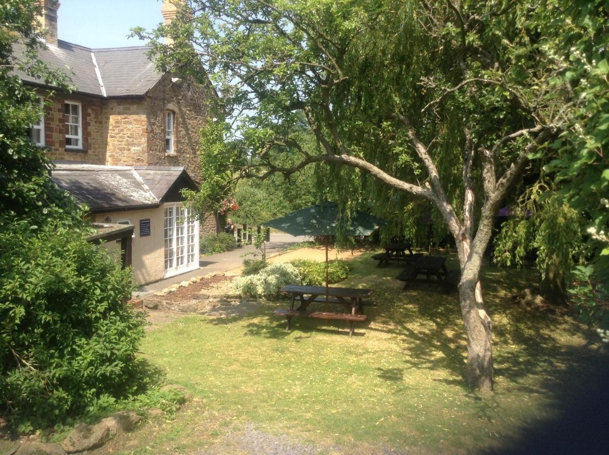 The Olde Coach House Inn Ashby Saint Ledgers Buitenkant foto